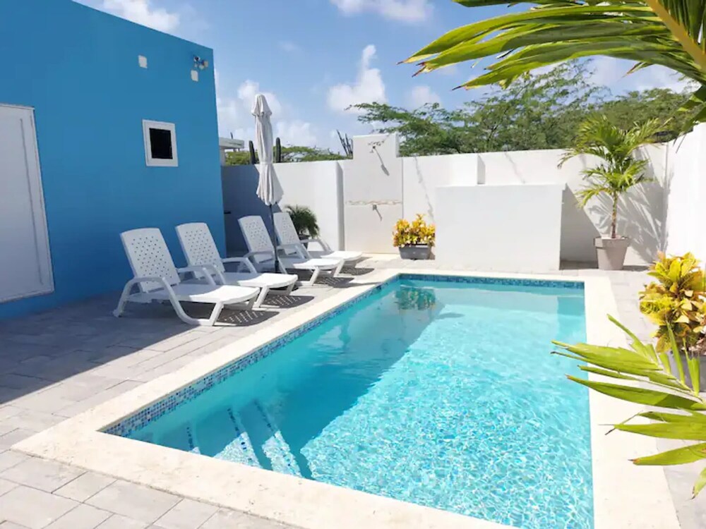 Amazing 2BR Suite w Pool Patio 5 min Dr2 Palmbeach
