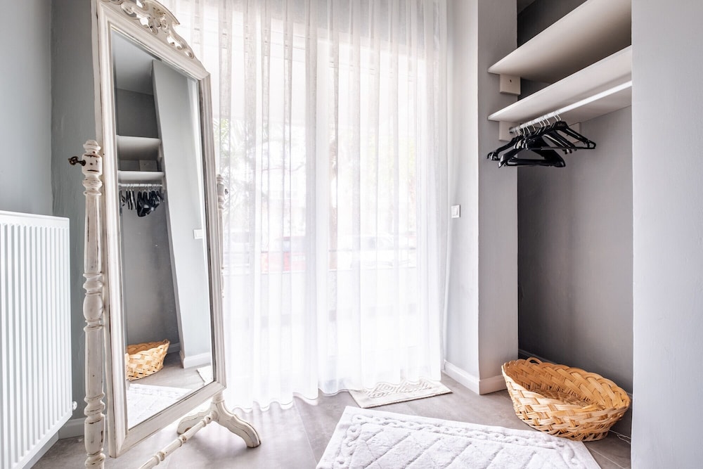 Vibrant Flat Next to Bostanci Marmaray Station