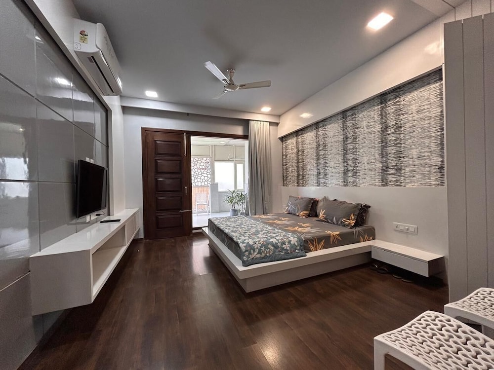 HomiStay - 3BHK