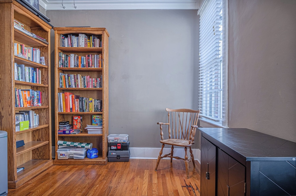 Spacious 3BR Midtown Home - Grad Family