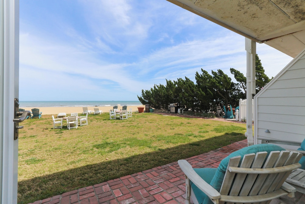 Exclusive Beach Access: VA Beach Studio Condo!