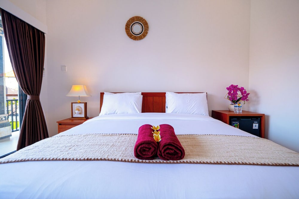 Crystal Flow Guest House & Apartment Canggu
