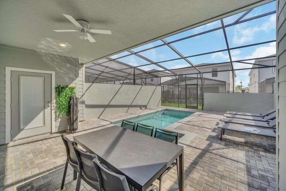 5 Bedroom Townhome With Private Splash Pool! 5 Townhouse