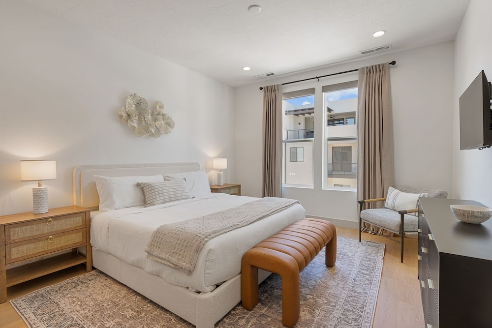 The Fish Bowl 6 Bedroom Townhouse
