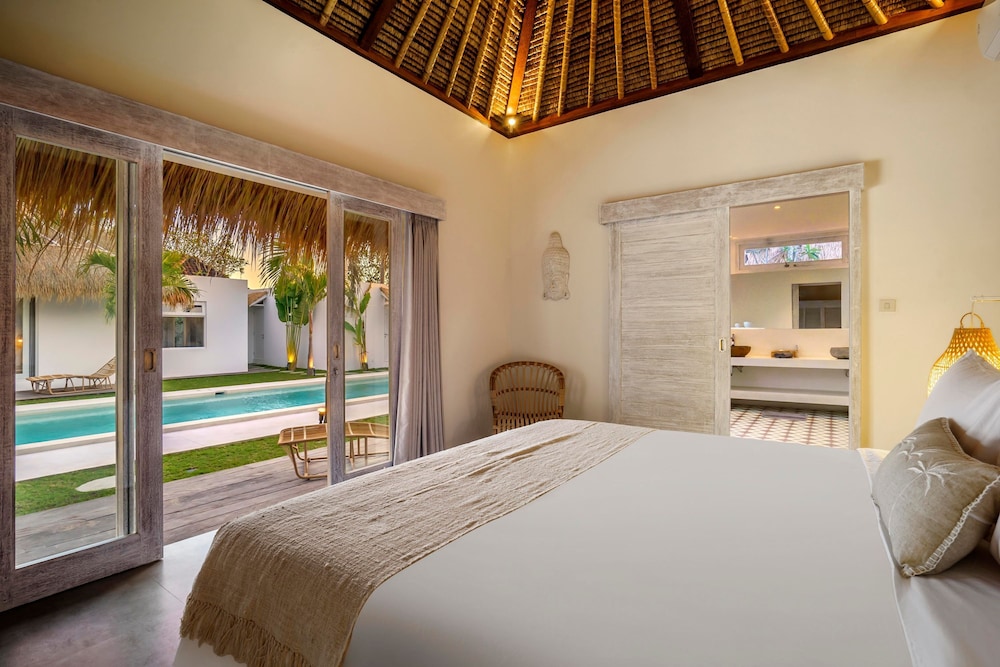 Villa Surga Blue by Alfred in Bali - Brand New 5 BR Pool Villa in the of Seminyak