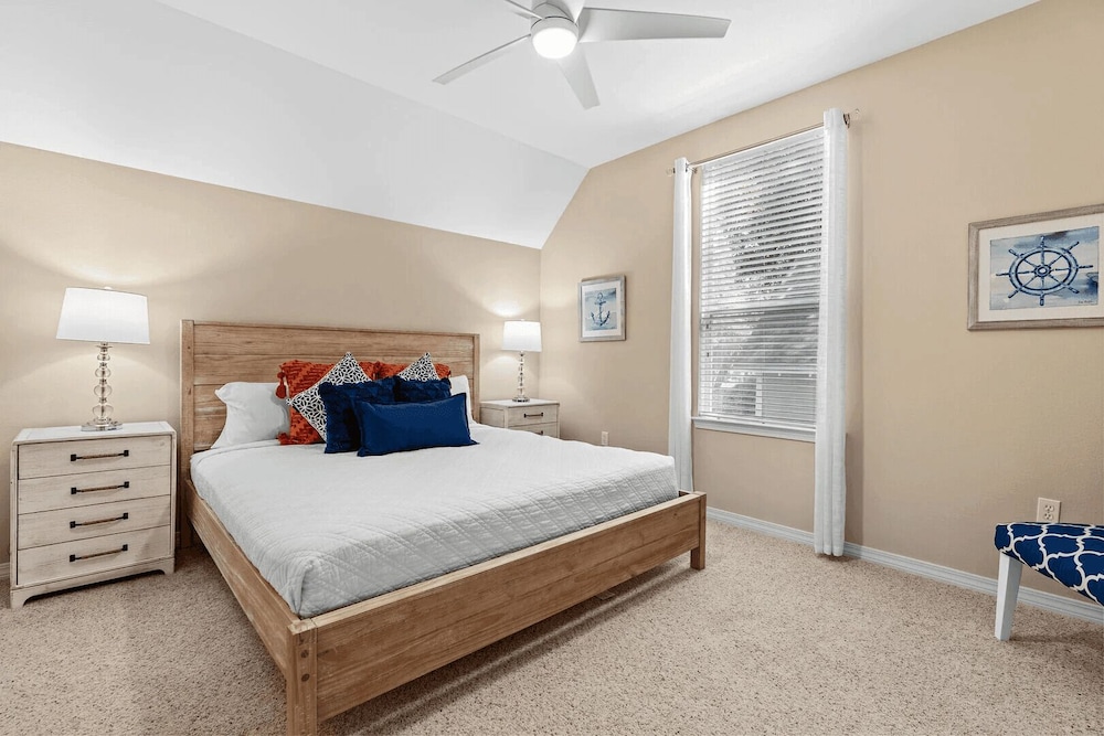 Honey Bee Bungalows by Avantstay Boat Friendly, Pool Access