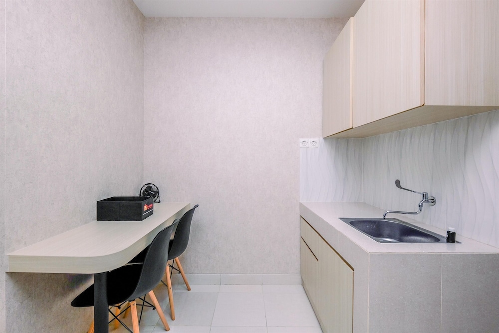 Cozy 1BR at Sentul Tower Apartment