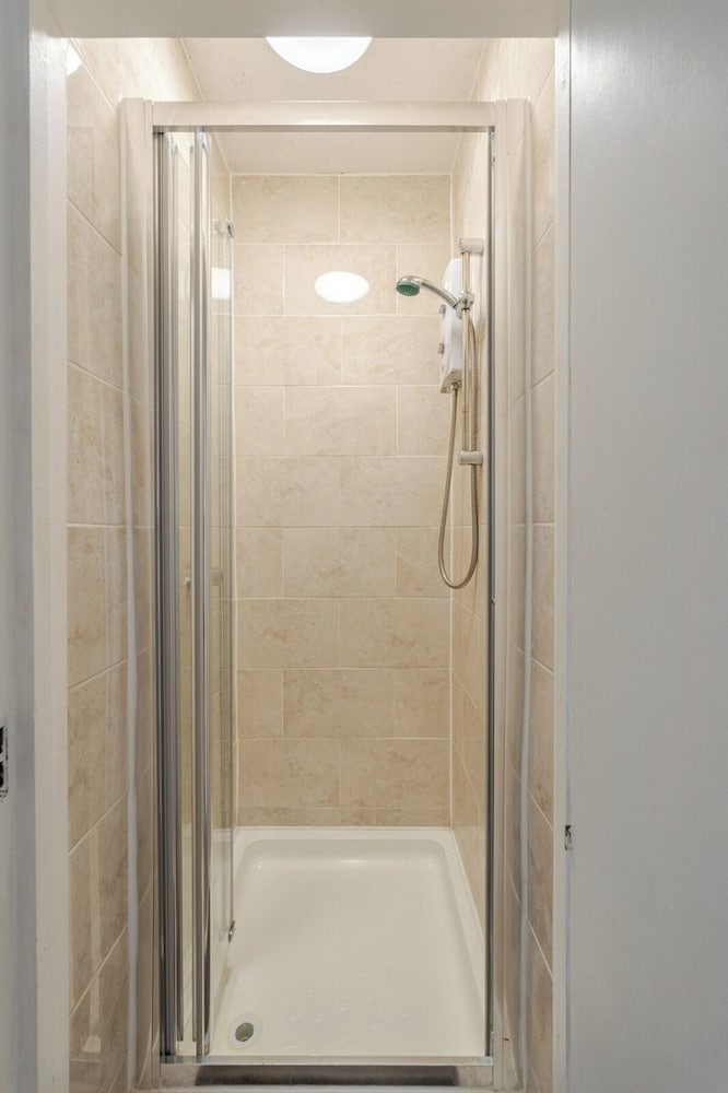 London Oasis Retreat - 2 Bedroom Apartment