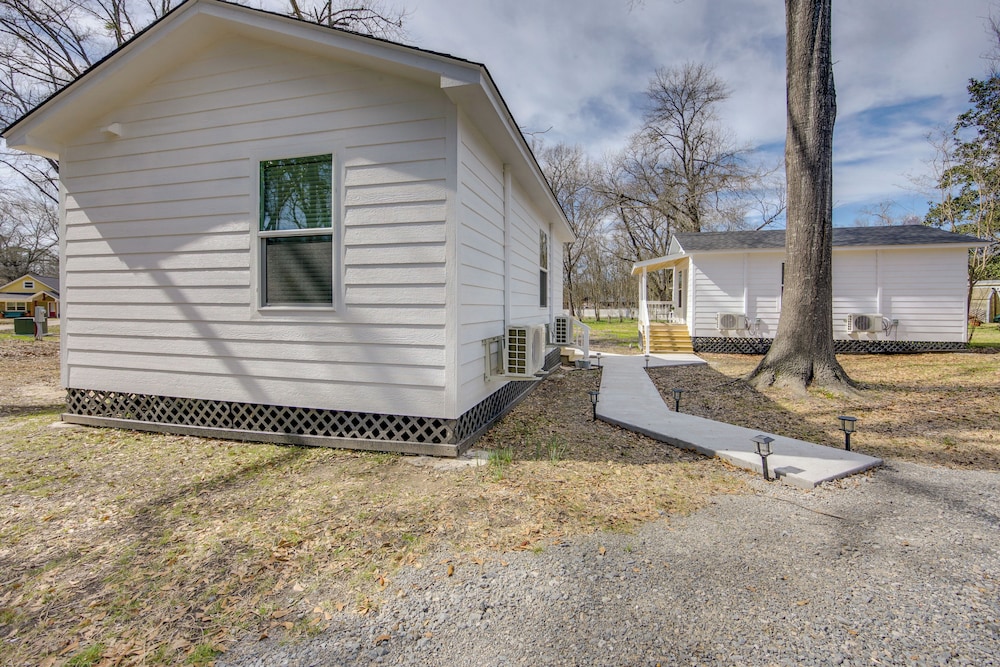 Walk to Museums: Art Deco Cottage in Jefferson