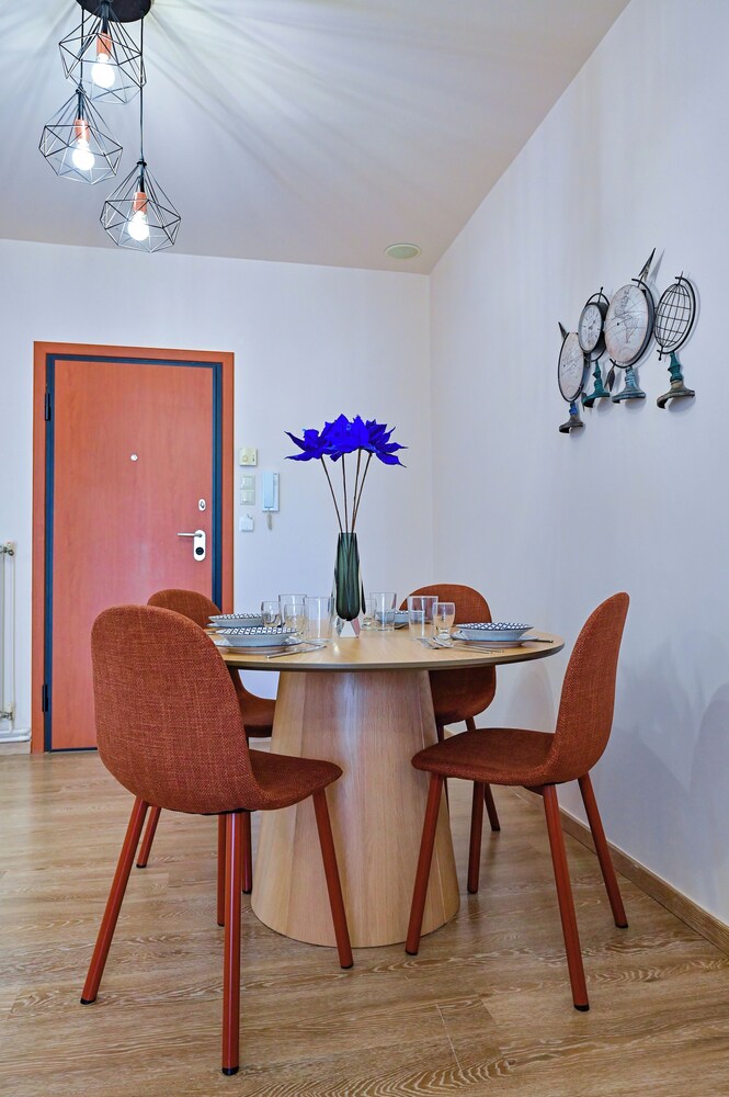 Royal Blue Central House by Checkin