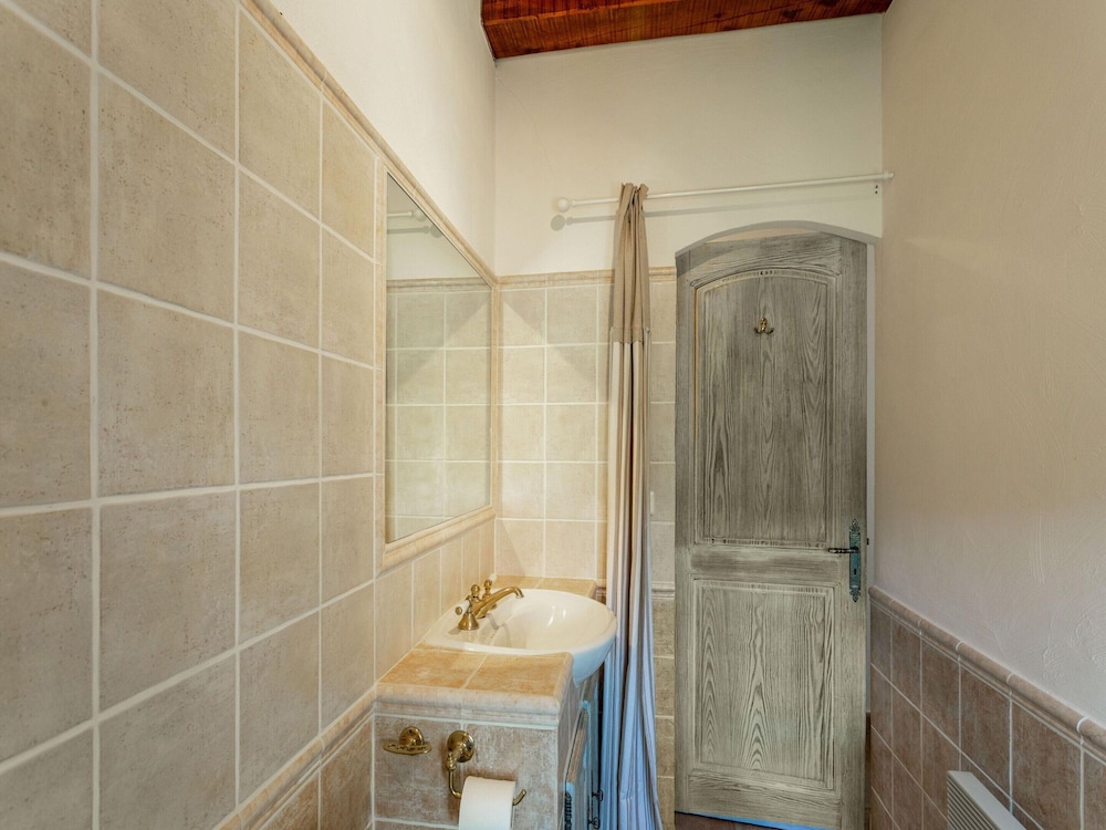 Chateau in Lorgues With Pool & Vineyard Views