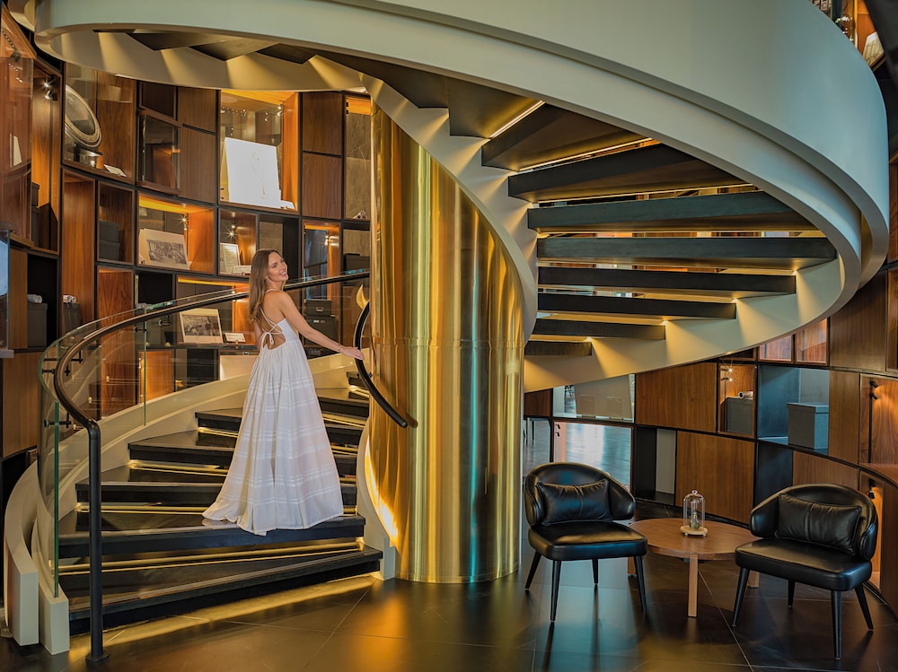 The WB Abu Dhabi, Curio Collection by Hilton