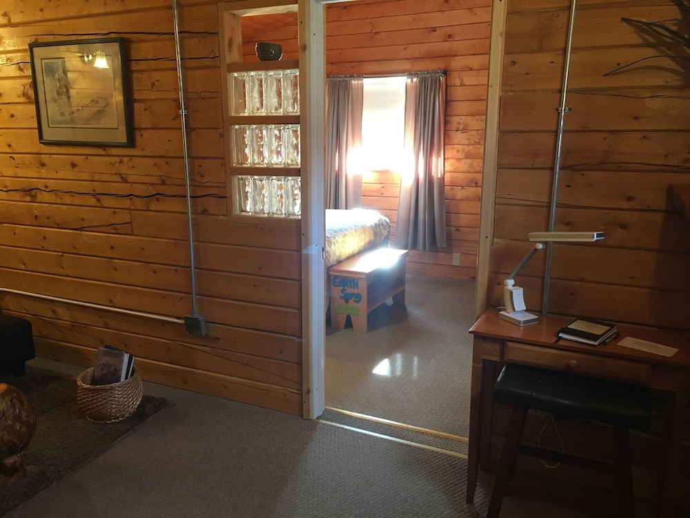 Earthsong Lodge