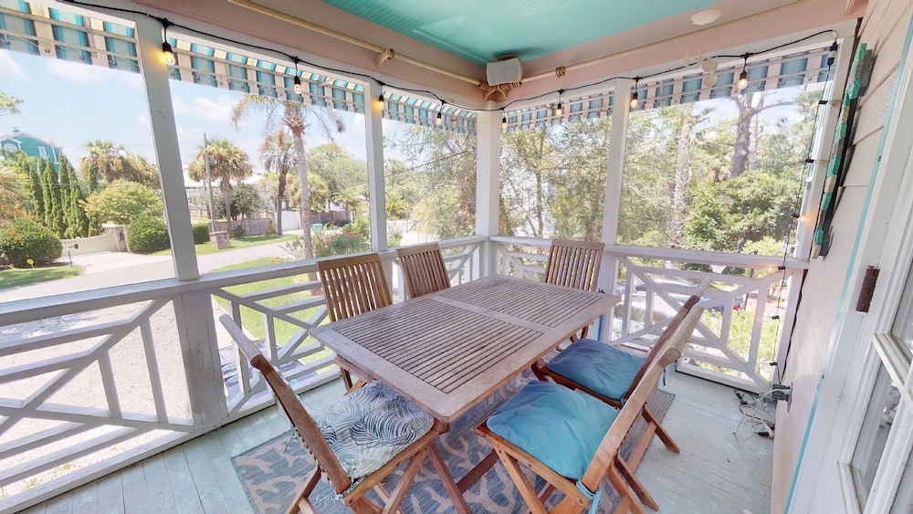 Thirst N' Howl by Tybee Vacation Rentals
