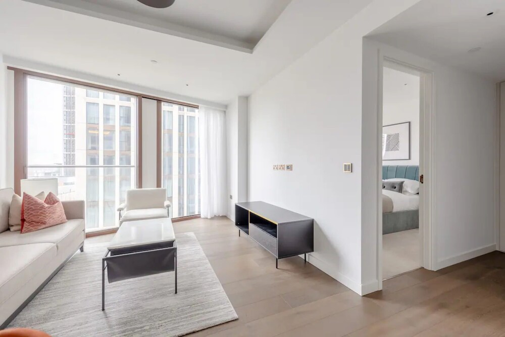 Luxurious 1BD Flat by the River Thames Near Vauxhall