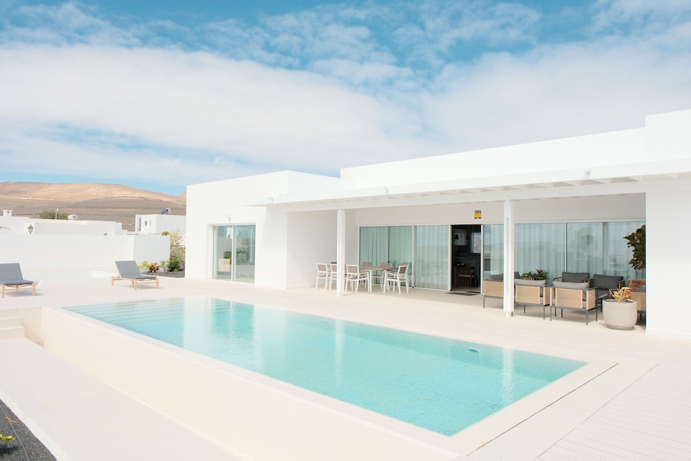 Villa Ainé Luxury Villa
