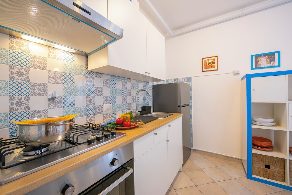 Casa Viola With Shared Pool sea View en Varazze — kitchen