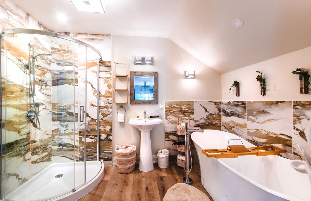Twisted Lemon Restaurant & Boutique Inn