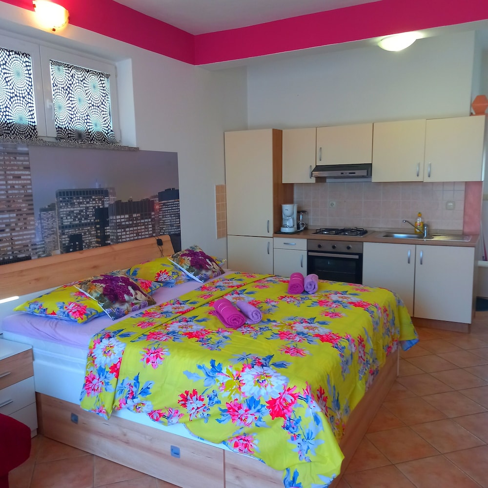 Pretty Apartment With Terrace on Island Rab view 4