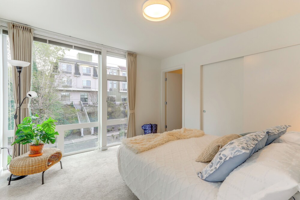 5 Mi to Dtwn: Pet-friendly Townhome in Seattle!