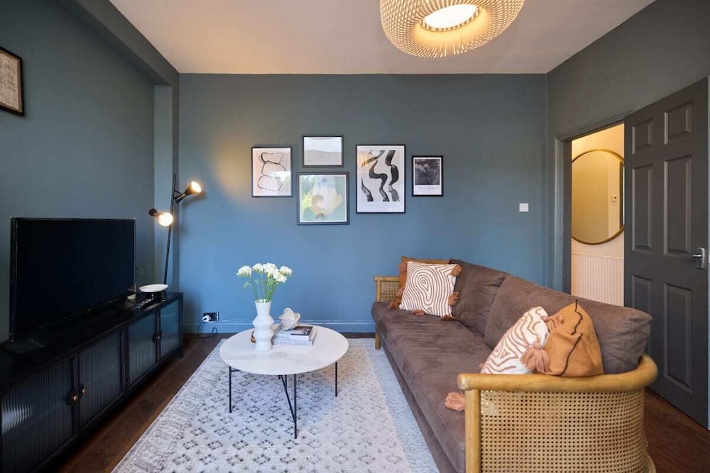 East Finchley Retreat 2BR Ground Floor Flat With Terraces