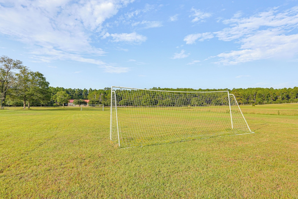Relax By the Lake: Quiet East Texas Retreat