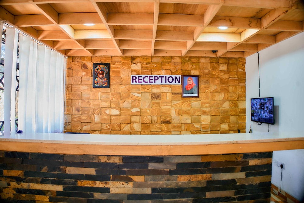 Bluestone Lounge and Lodge. view 2