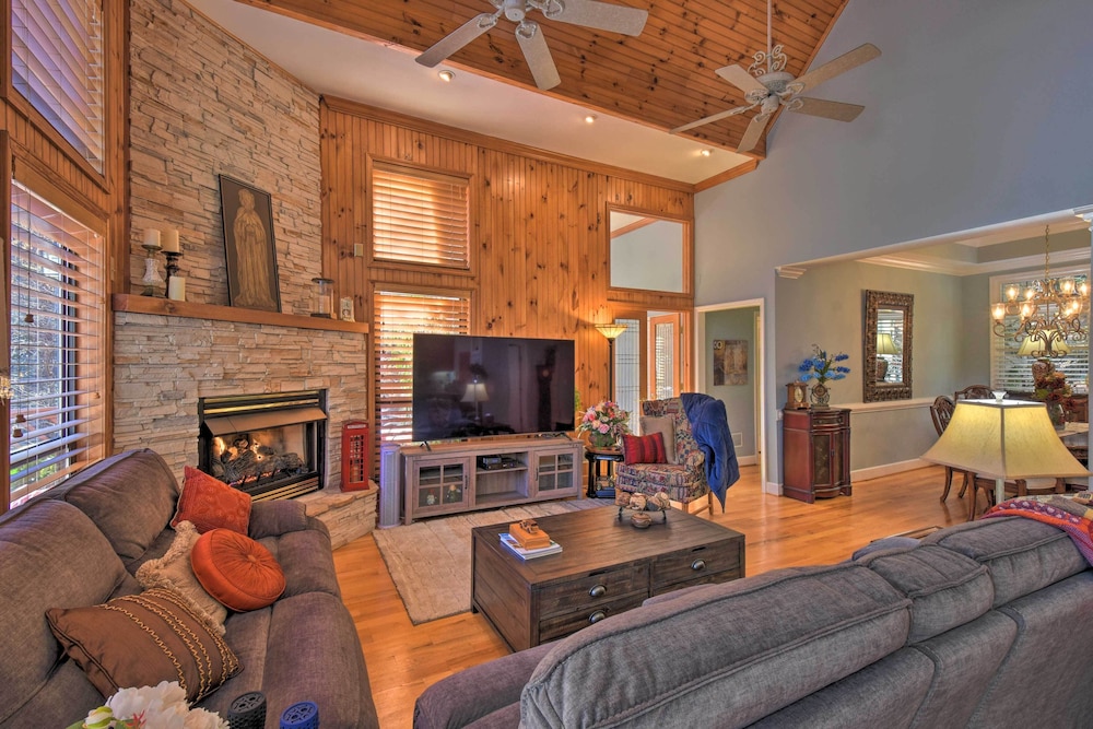 Beautiful Bent Tree Apt w/ Community Perks!