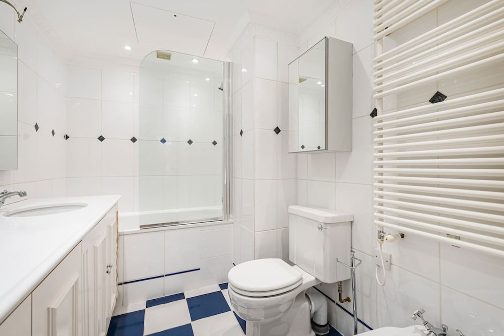 Luxury 3BR Mayfair Apartment Near Green Park
