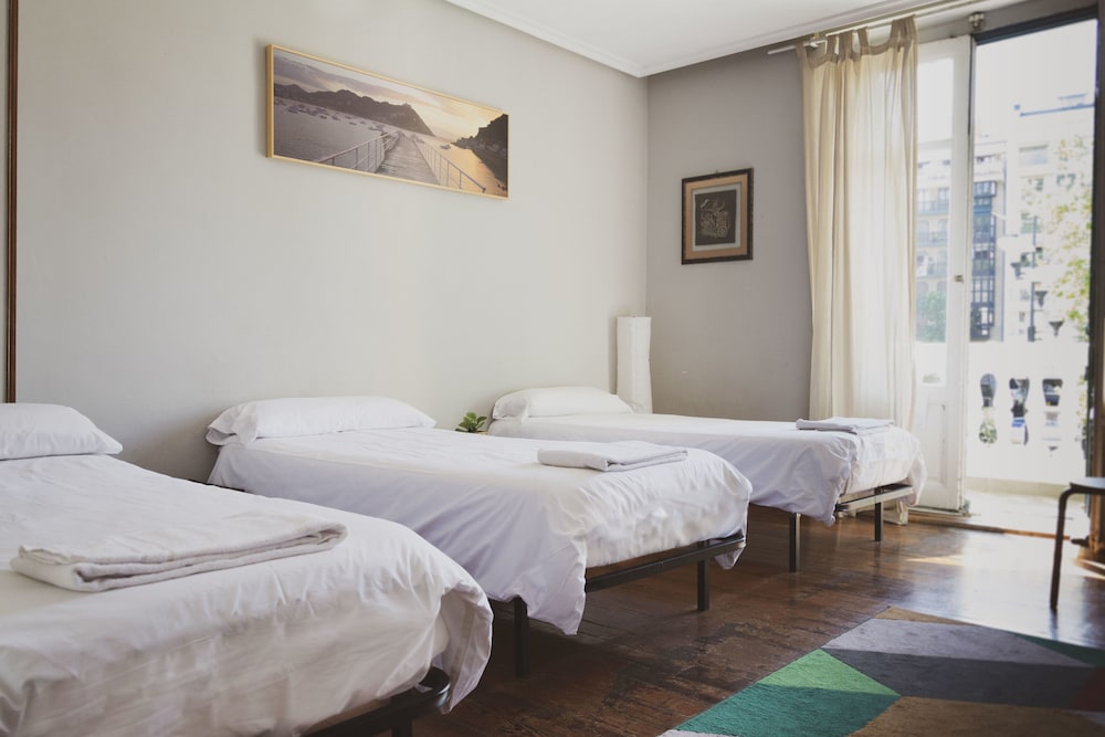 San Sebastian Vacations - Urban House Hostel - Property Image 9