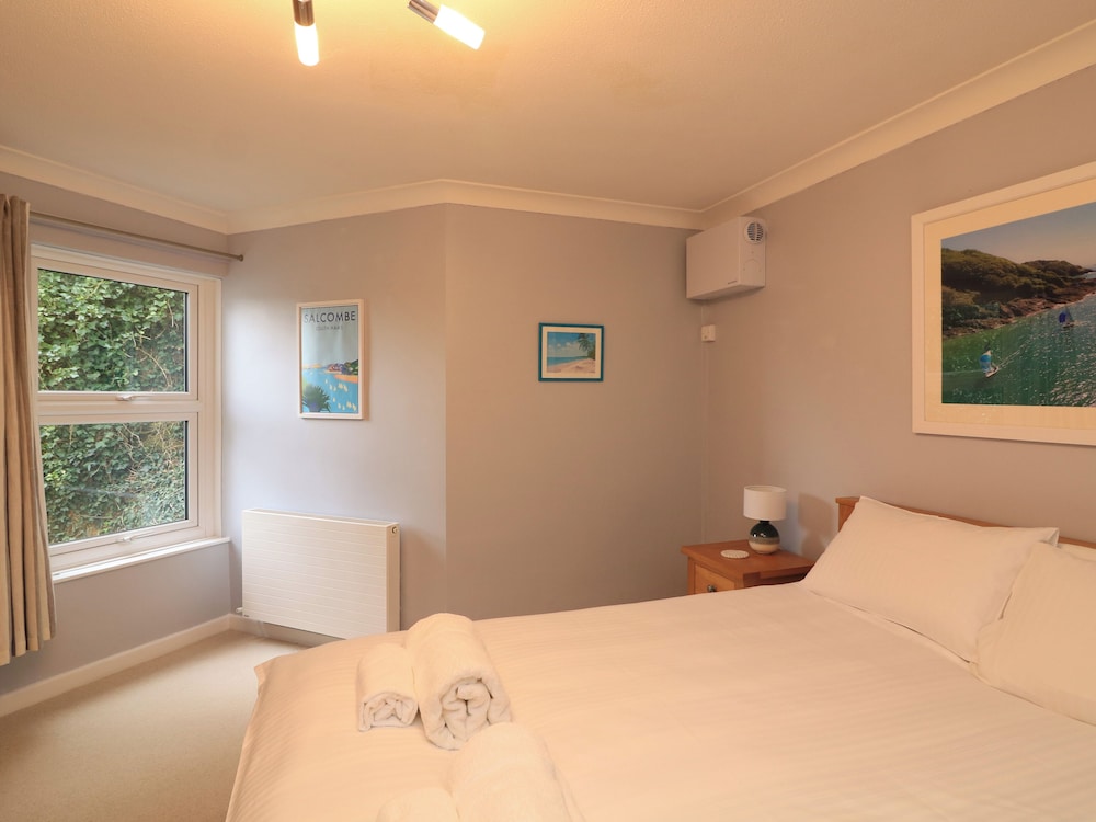 3 Hamstone Court