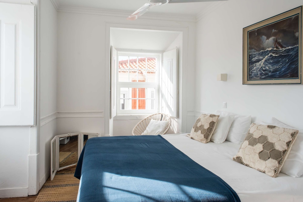 Central Ericeira Apartment With Lift