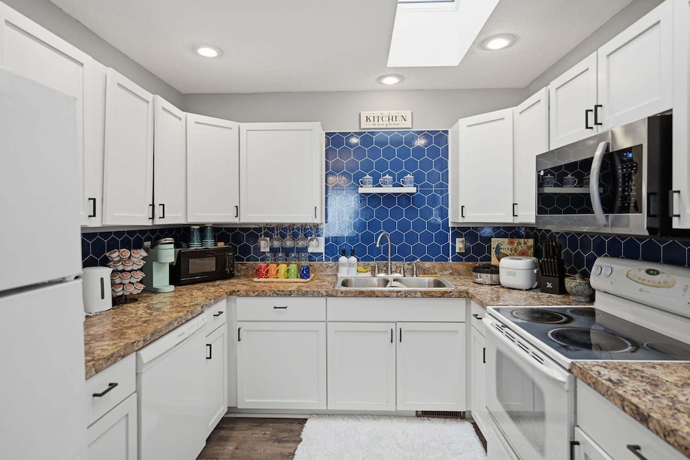 Bright 4br Near Msu & Downtown 4 Bedroom Home