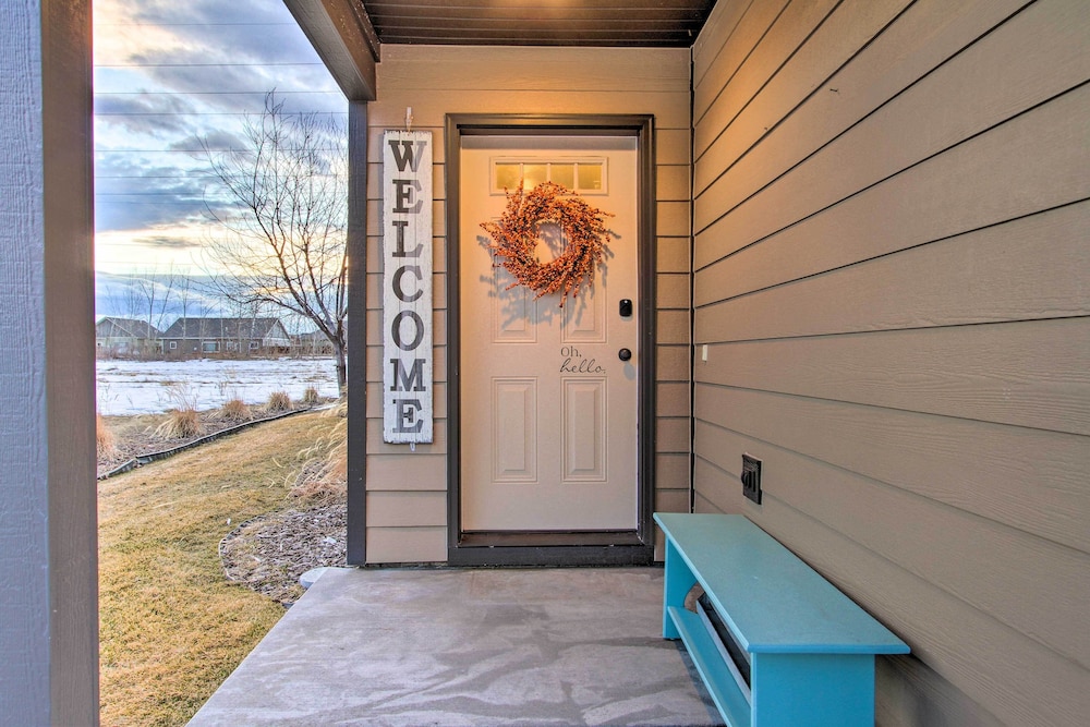 Townhome w/ Private Hot Tub, 8 Mi to Downtown view 3