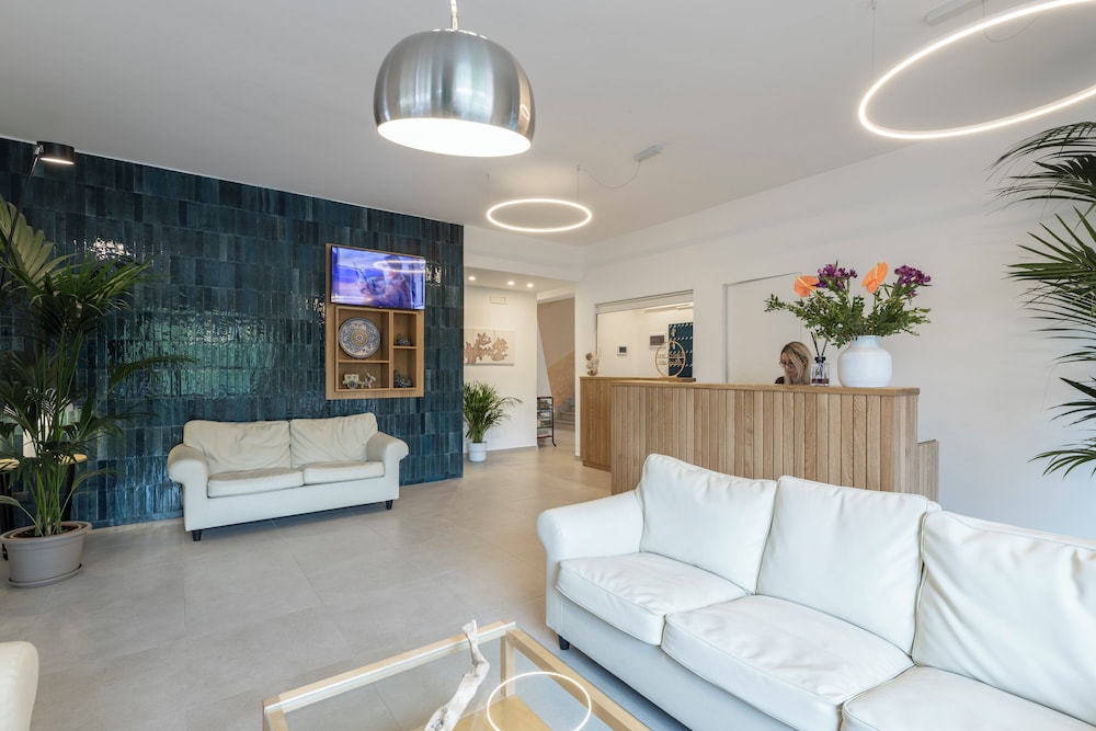 Lobby & Reception