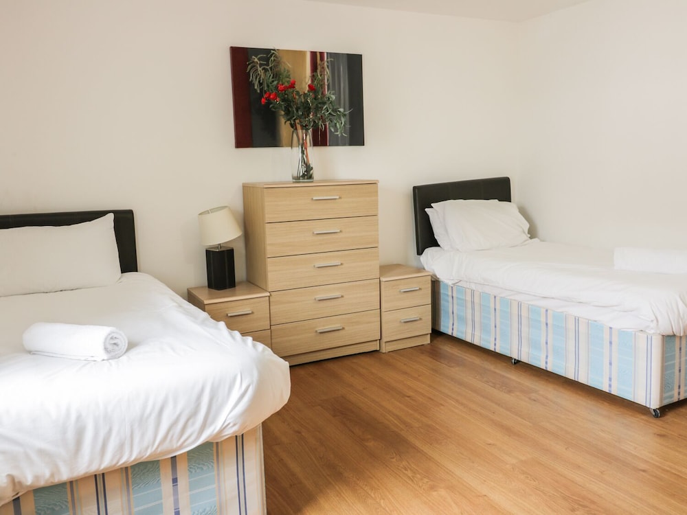 4 Bredon Court