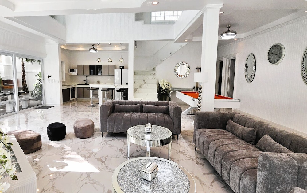 NEBULAND Luxury Pool Villa Pattaya Walking Street