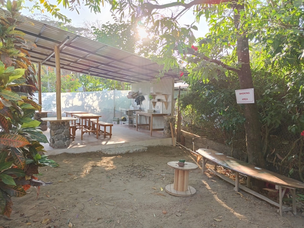 Don Jons Lodge -Surf & Yoga