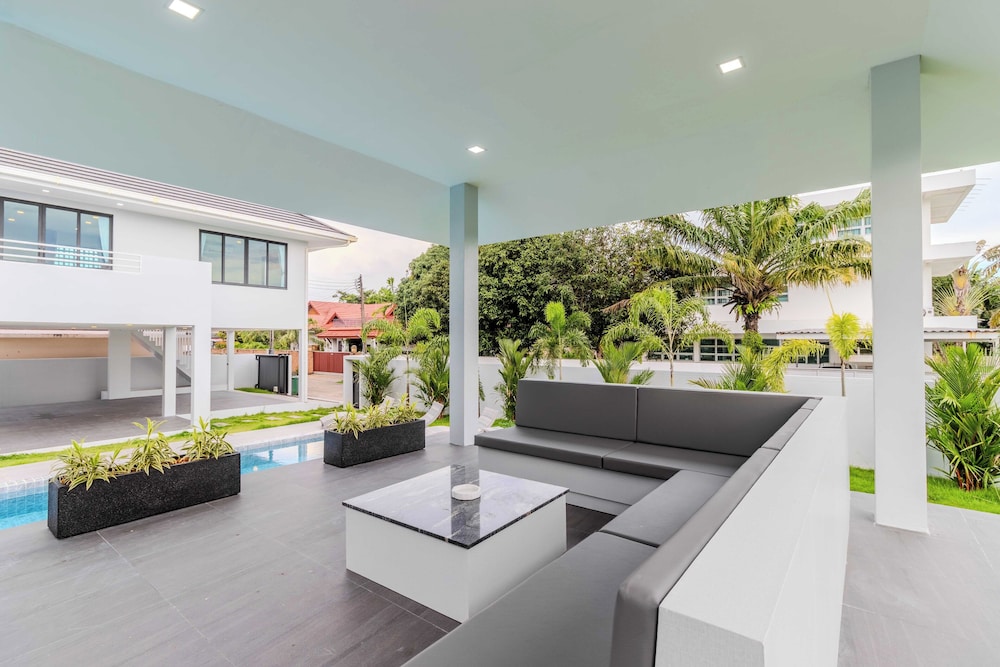 2 Villas 2 Kitchens Huge Pool V258