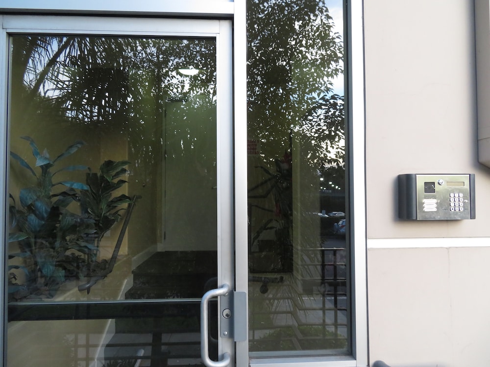 2 Bed 2 Bath in Studio City