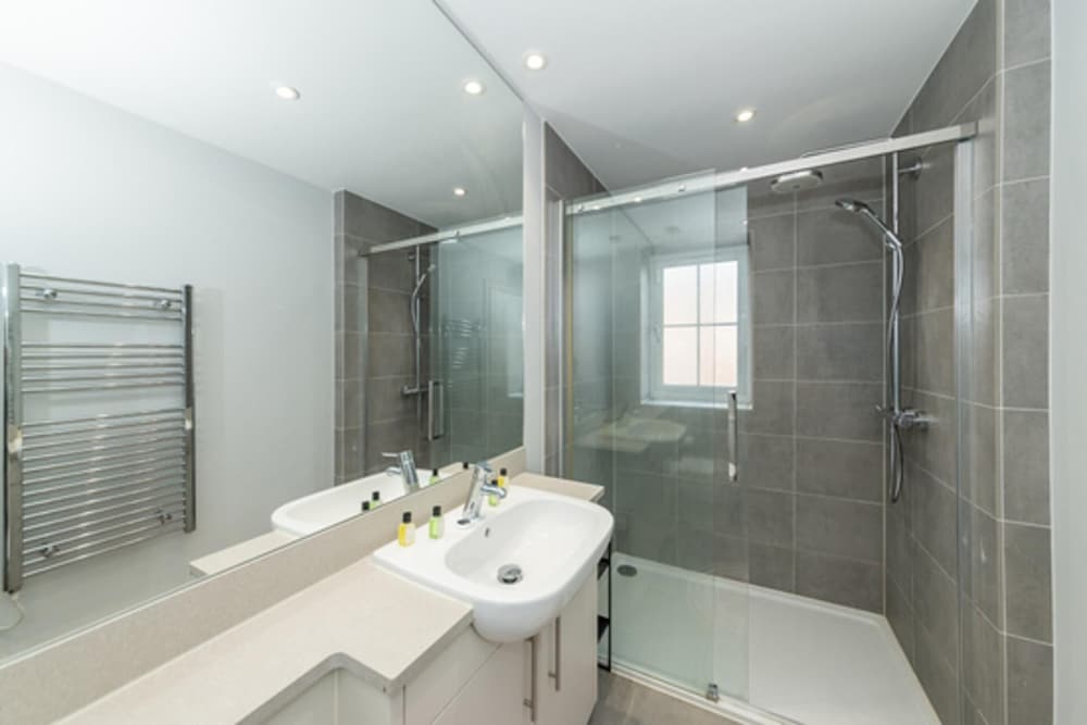 2-bed House in Reading-near Town-sleeps 4
