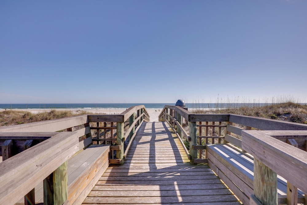 Walk to Beach: Pet-friendly Gem in St Augustine view 3