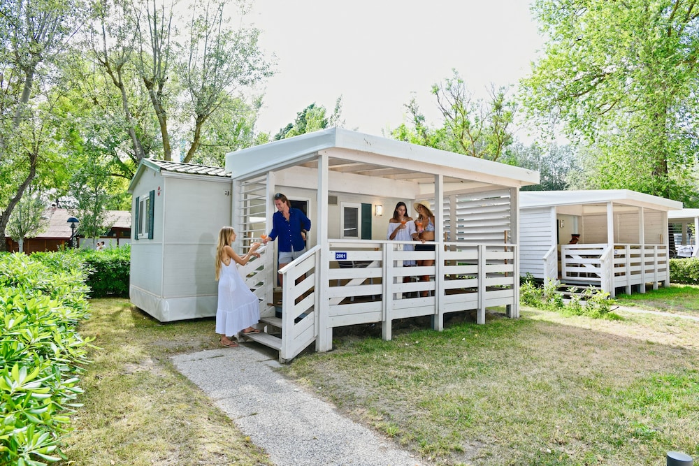 Isamar Holiday Village