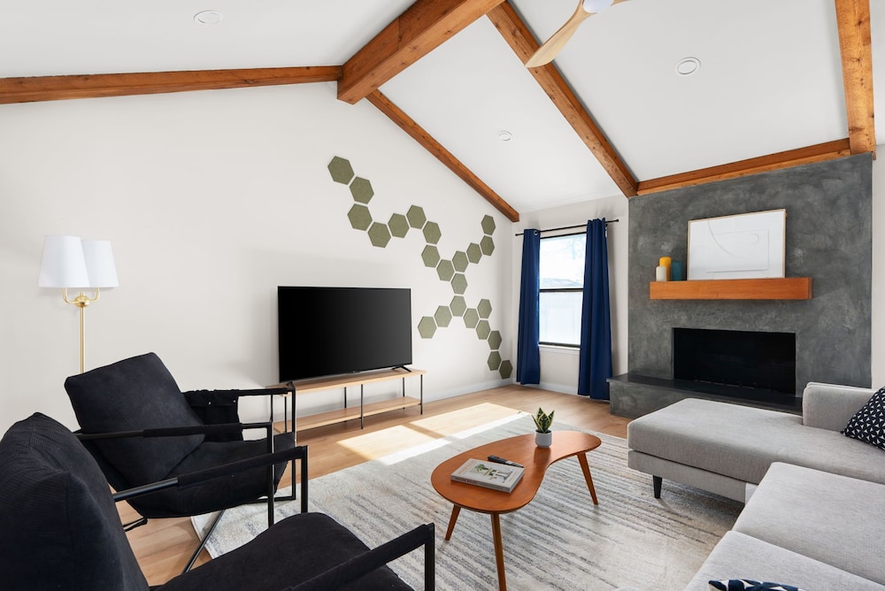 Charming Modern Retreat in Austin
