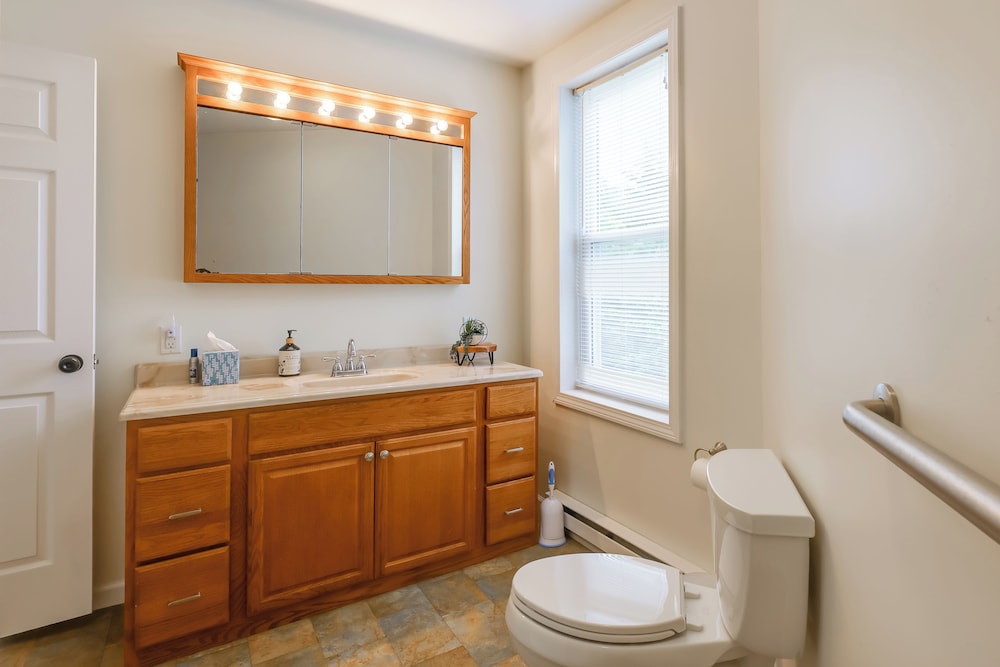 4 Mi to Beach & Lake: Spacious Home in Chestertown