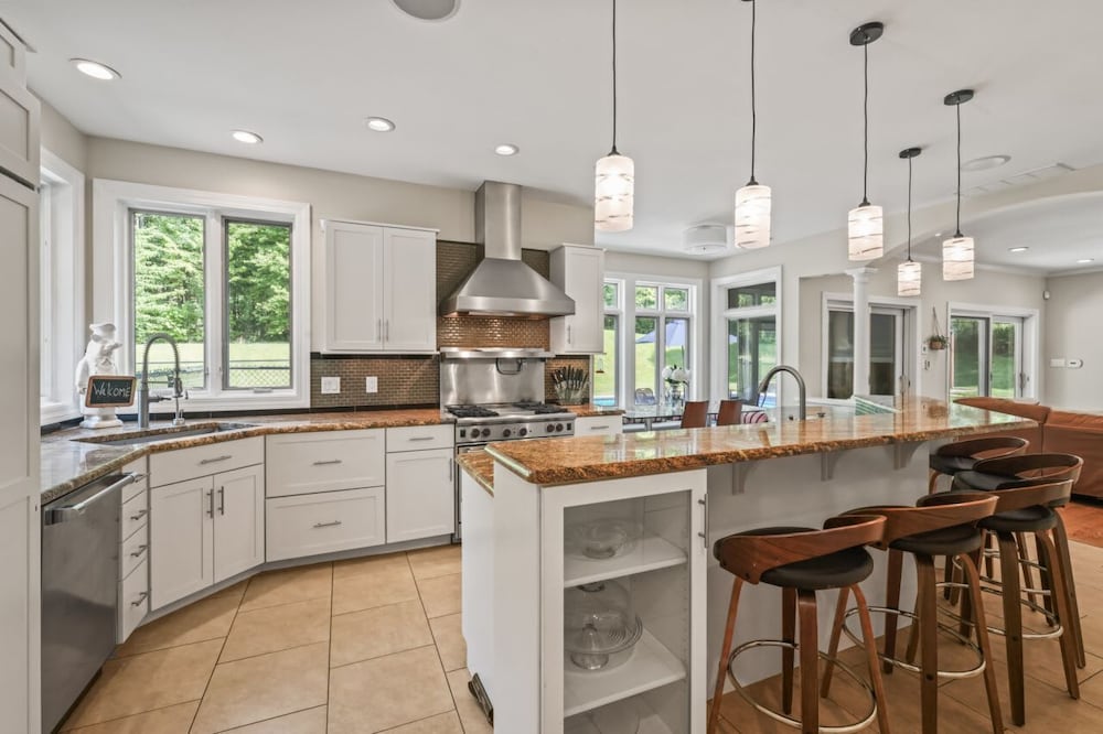 Hidden Retreat 4-homes 134 Acres