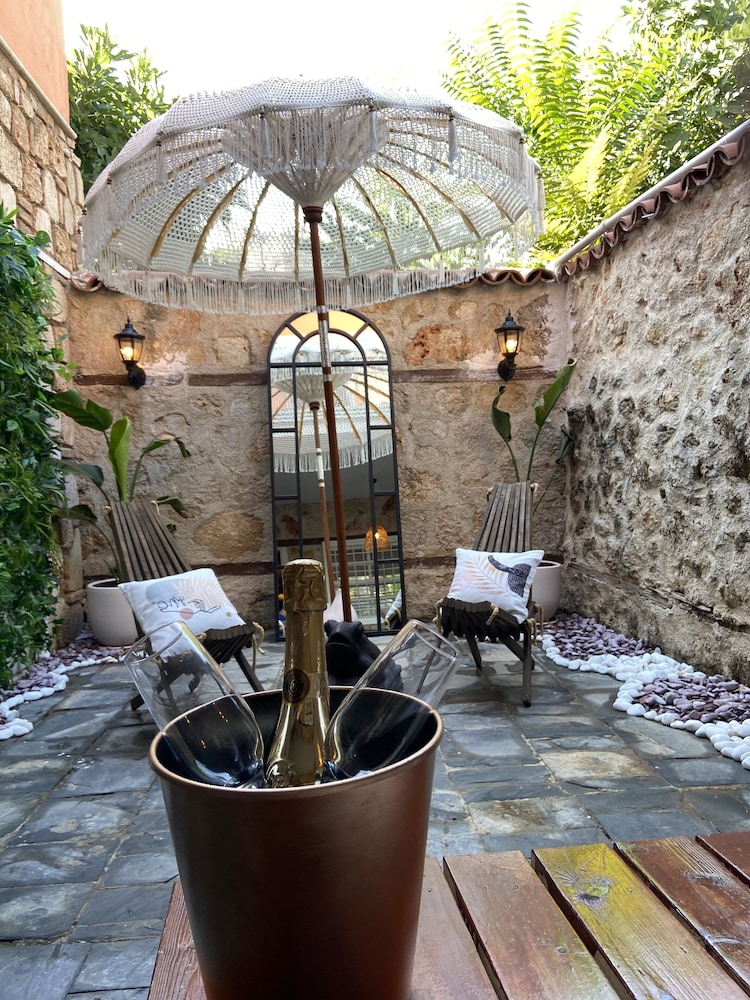 Noa's Boutique Hotel - Image 12