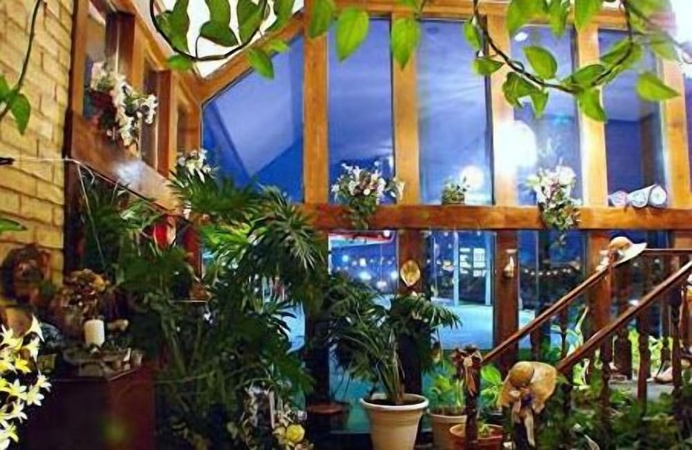Edelweiss Inn And Suites