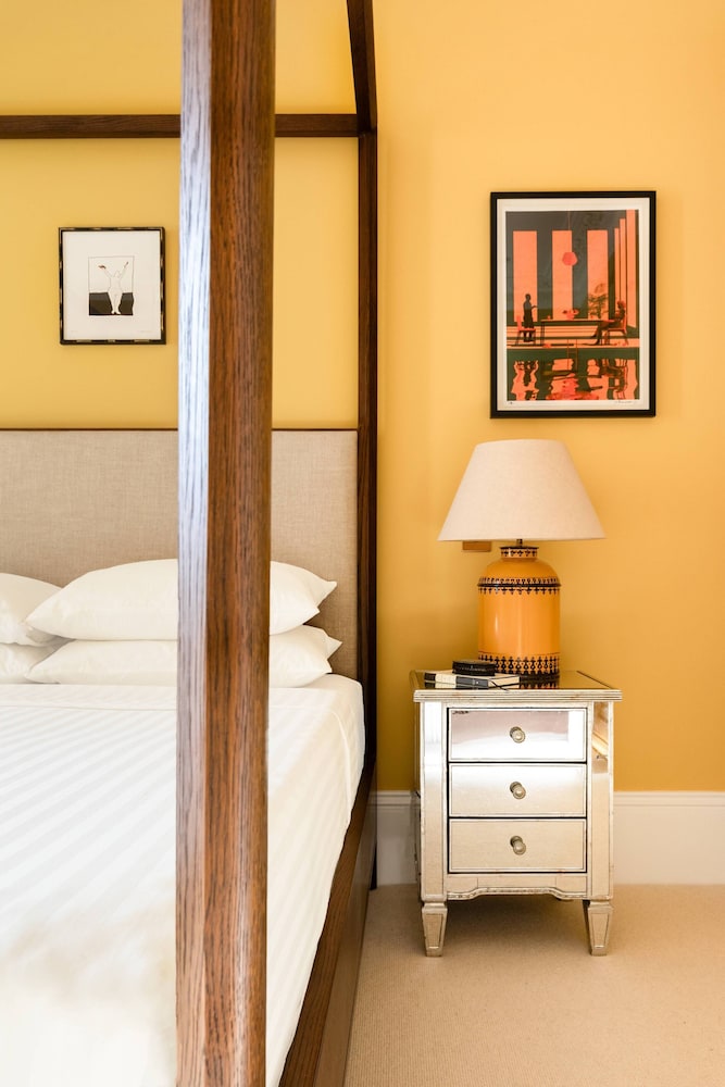 Milborne Grove by Onefinestay