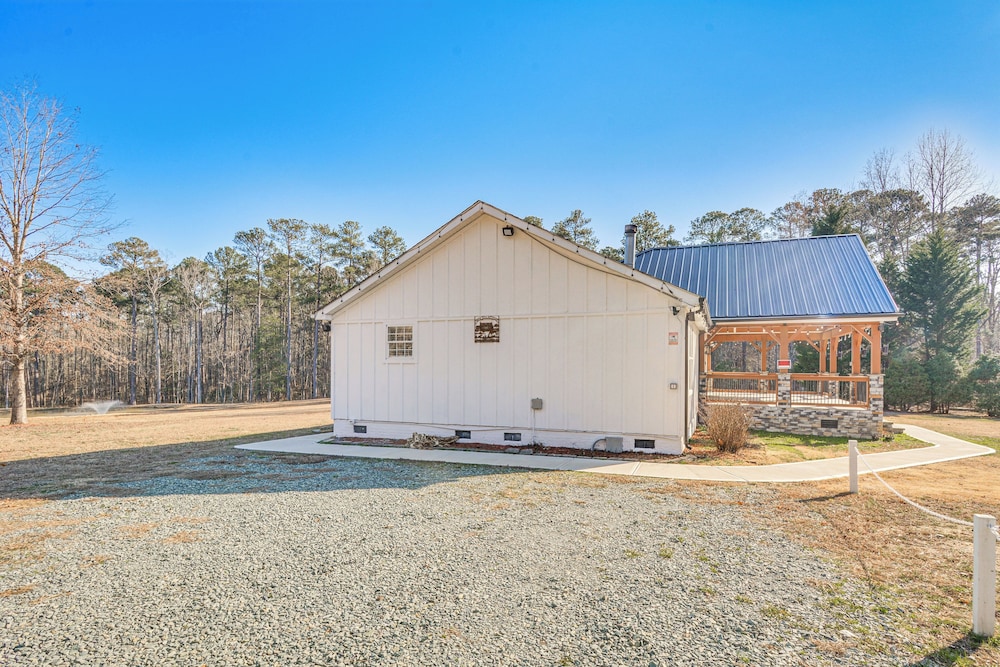 8 Mi to Jordan Lake: Spacious New Hill Home